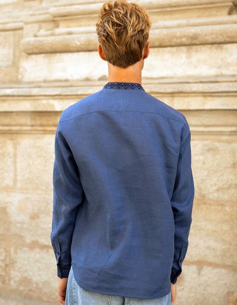 Традиційна чоловіча вишита сорочка на темно-синьому льоні 2176324201 фото