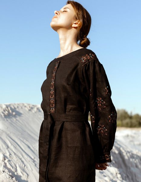 Стильна вишита сукня на чорному льоні 1906175205 фото