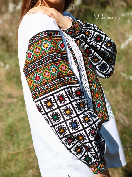 Жіноча вишиванка з гуцульським орнаментом ручної роботи Жбд7768гч фото